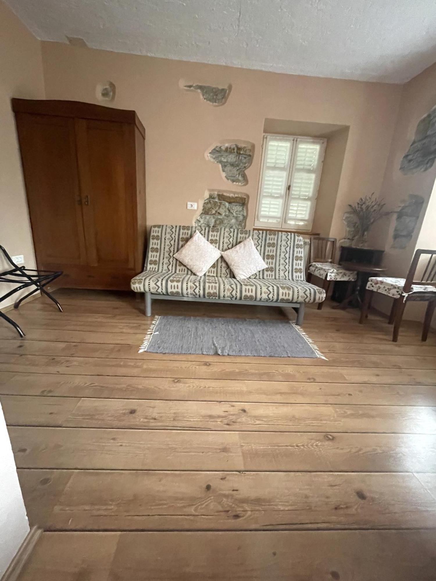 Hisa Stekar Villa Kojsko Bilik gambar